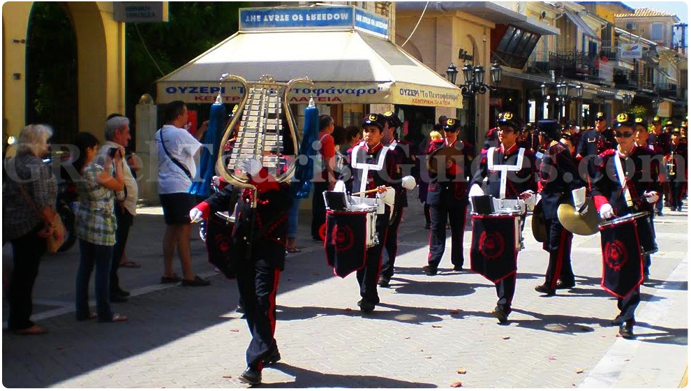 Λευκάδα παρέλαση φιλαρμονικής στην πόλη | Lefkada town folklore parade