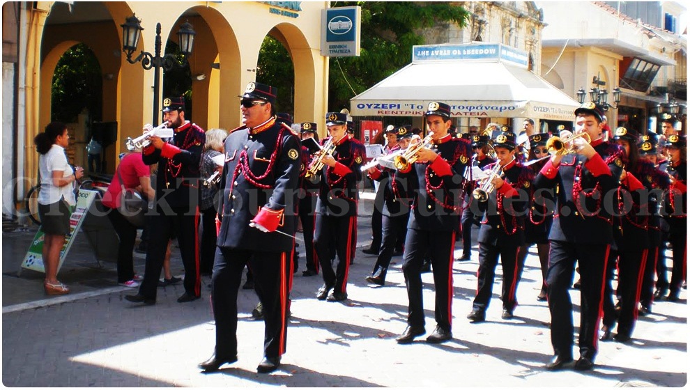 Λευκάδα παρέλαση φιλαρμονικής στην πόλη | Lefkada town folklore parade
